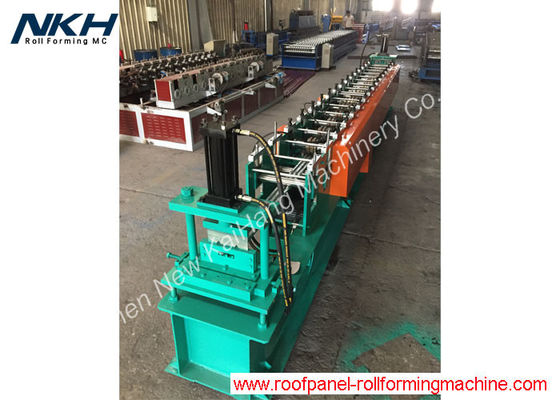 comprar El metal del capítulo de puerta de la hoja lamina la formación haciendo la máquina con la función de perforación del agujero, carriles de puerta de la guía online manufacture
