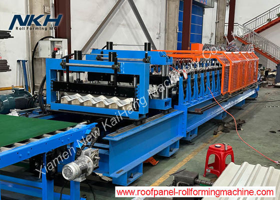 845 Máquina de moldeado de rodillos de tejas metálicas con servomotor de conducción de prensa voladora y máquina de moldeado de rodillos de metal de corte